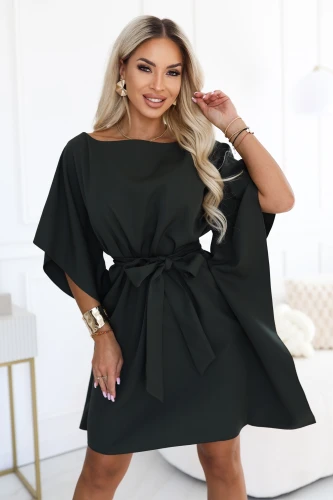 Tamsiai chaki - mini suknelė Numoco su plačiomis kimono rankovėmis ir rišamu diržu juosmenyje}